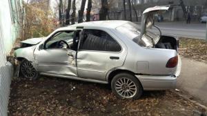 Столкновение в Алматы: автомобили вылетели на тротуар 