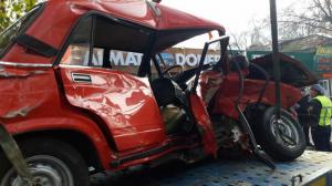 Столкновение в Алматы: автомобили вылетели на тротуар 