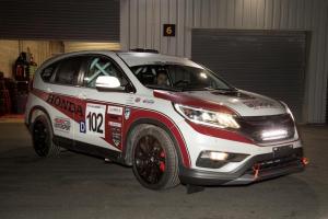 Кроссовер Honda CR-V приспособили для гонщиков-инвалидов