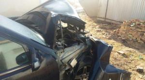 Mercedes угодил в огромную яму посреди улицы в Алматы: Авто не подлежит восстановлению