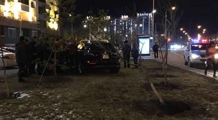 Водитель Infiniti протаранил авто и сбил трех пешеходов в Астане