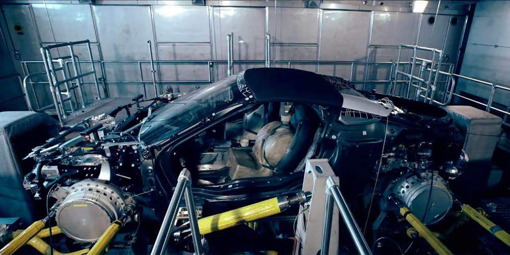 BMW показало сборку серийной версии родстера i8 на видео