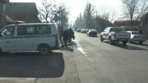 В Алматы серийный «домушник» при побеге протаранил пять машин