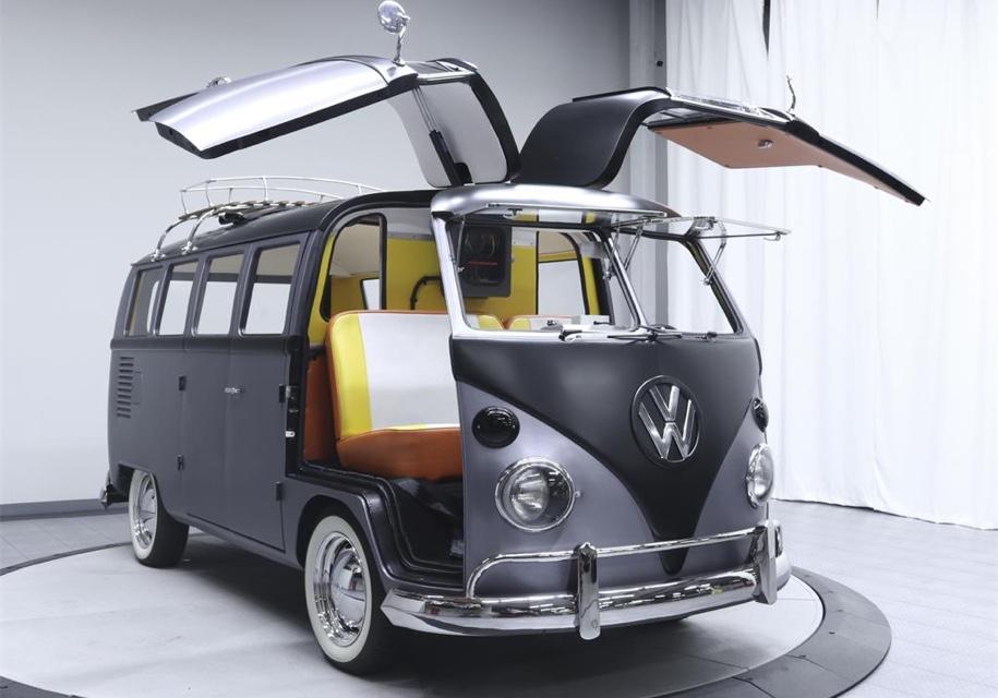 Хиппибас Volkswagen превратили в машину из «Назад в будущее»