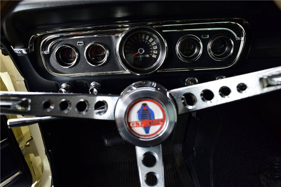 Прототип первого «заряженного» Ford Mustang пустят с молотка