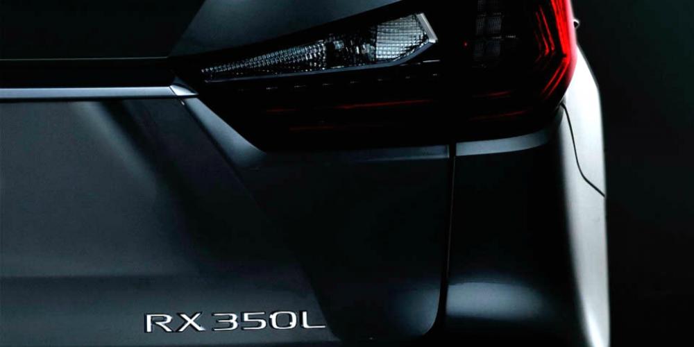 Lexus анонсировал премьеру трехрядного кроссовера RX
