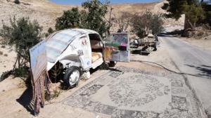 Иорданец превратил старый VW в крошечный отель