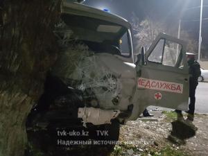 Внедорожник протаранил машину скорой помощи в Шымкенте