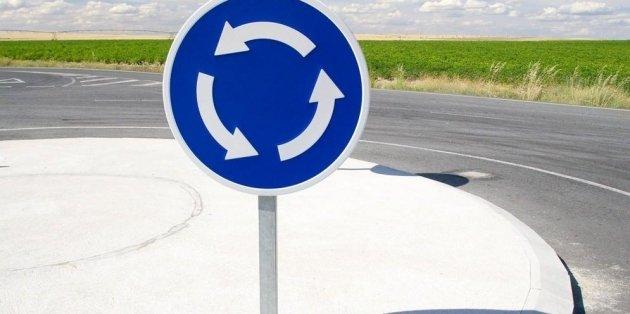 В Украине изменили правила проезда на перекрестках с круговым движением