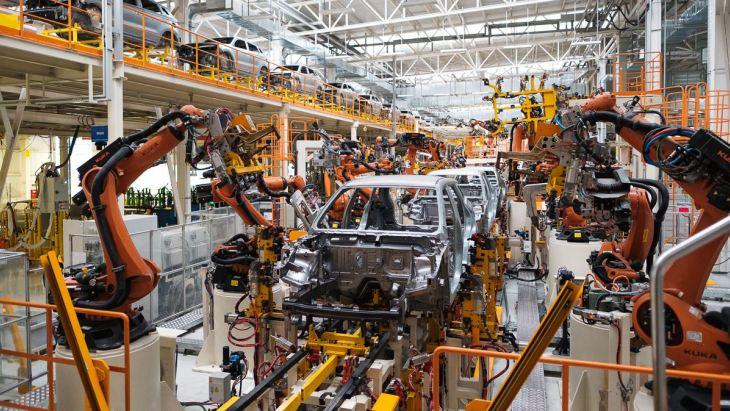 Кроссовер Geely Atlas для России официально встал на конвейер