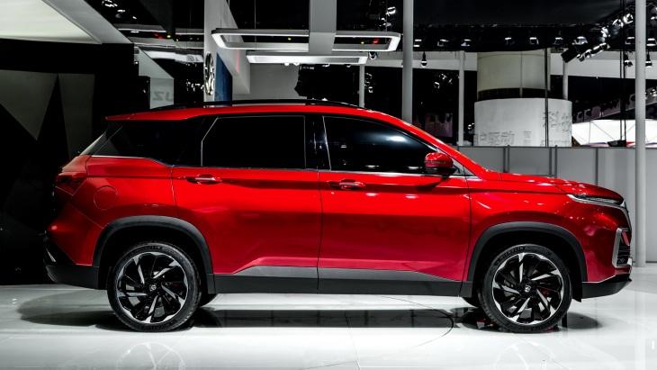 В Гуанчжоу дебютировал новый кроссовер Baojun 530