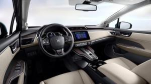Озвучены цены гибридного седана Honda Clarity