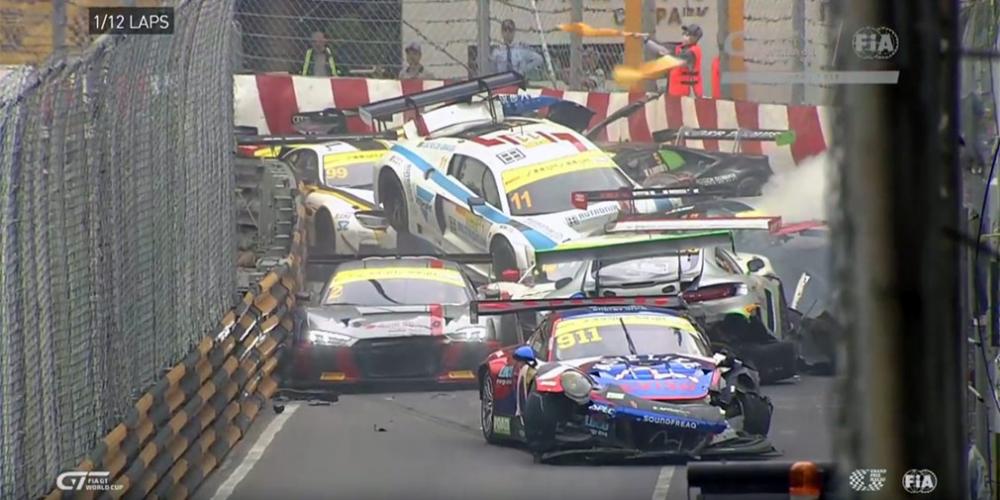 Массовый завал из 16 машин на гонке FIA GT в Макао