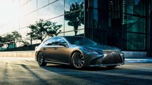 Новый Lexus LS пользуется невероятной популярностью в Японии