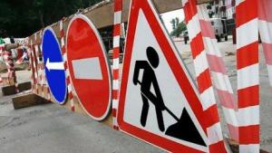 В Омске увеличат расходы на светофоры, знаки, разметку и освещение дорог