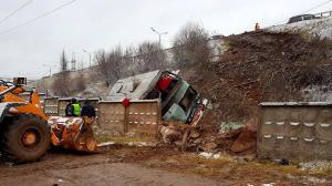 В Подмосковье перевернулся рейсовый автобус с людьми