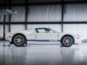 Одиннадцатилетний суперкар Ford GT без пробега уйдет с молотка