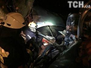 На Украине четыре подростка погибли, врезавшись на большой скорости в дерево