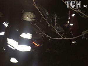 На Украине четыре подростка погибли, врезавшись на большой скорости в дерево