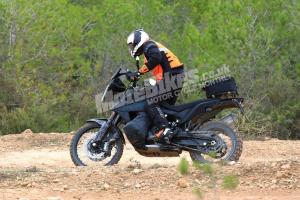 Шпионские снимки предсерийного KTM 790 Adventure