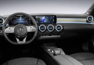 Показан интерьер нового Mercedes-Benz A-Class с рулем от флагманской «Эски»
