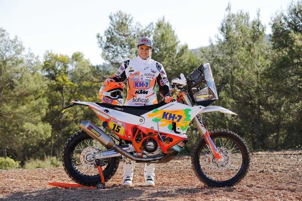 Лайа Санс и её гоночный мотоцикл KTM 450 Rally