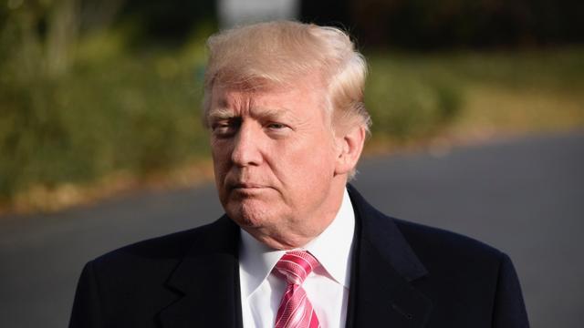 Водитель фургона попытался подрезать кортеж Трампа