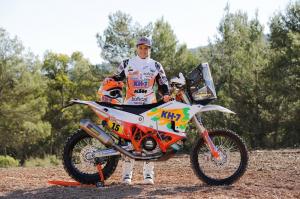 Лайа Санс и её гоночный мотоцикл KTM 450 Rally