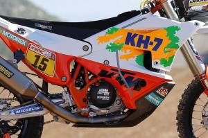 Лайа Санс и её гоночный мотоцикл KTM 450 Rally