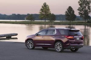 Названы сроки появления в России восьмиместного кроссовера Chevrolet