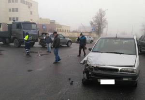 В Минске BMW протаранил ехавший по главной дороге Fiat, после чего столкнулся с МАЗом
