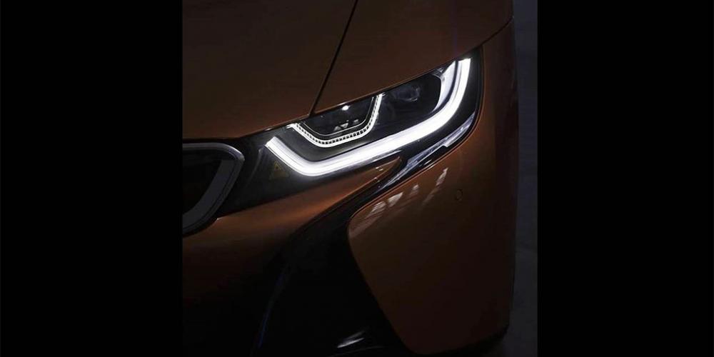 BMW показала оптику родстера i8

