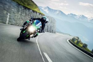  В США объявили цены на спортивные мотоциклы Kawasaki 2018