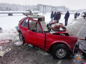 Под Мозырем лоб в лоб столкнулись два VW: один из водителей погиб