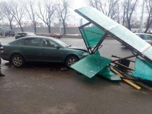В Минске Skoda снесла остановку