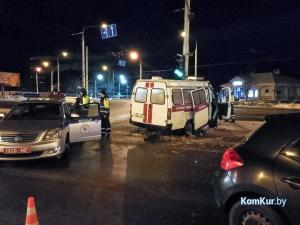 В Бобруйске спешащая на вызов скорая врезалась в столб