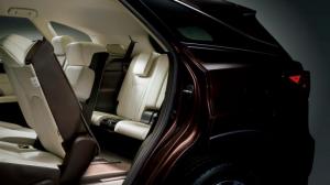 Семиместный кроссовер Lexus RX L уже в продаже