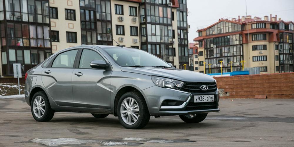 Lada Vesta впервые заняла второе место среди российских бестселлеров

