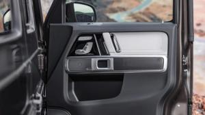 Mercedes официально рассекретил интерьер нового G-Class