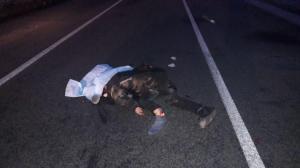 Автобус сбил сидящего на дороге мужчину в Алматы