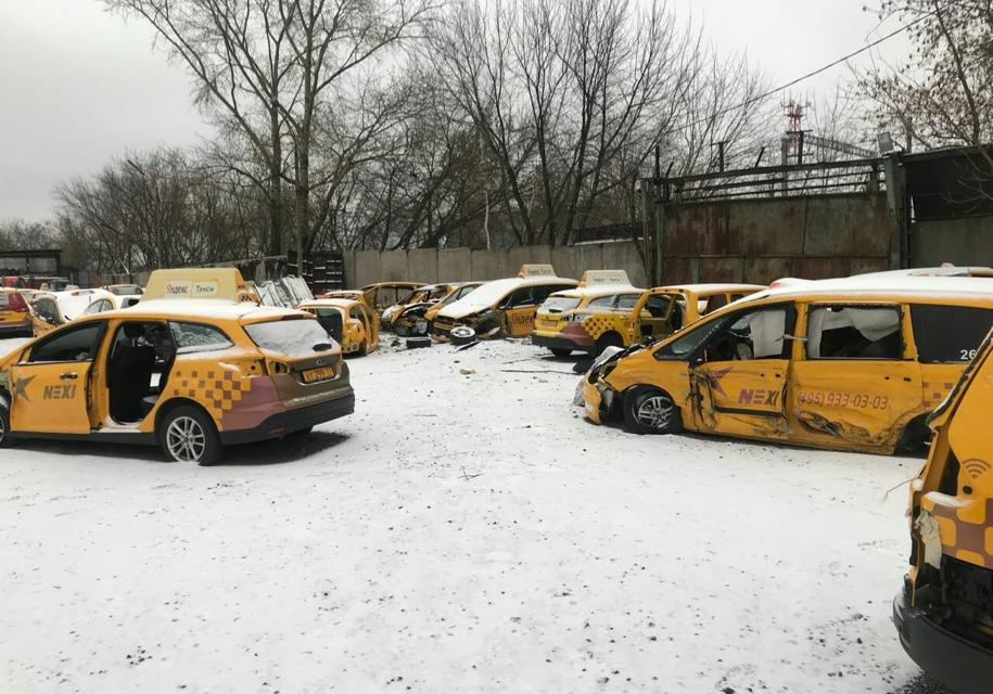 В Москве нашли и сняли на видео кладбище такси