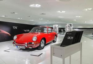 Компания Porsche показала старейший 911-й
