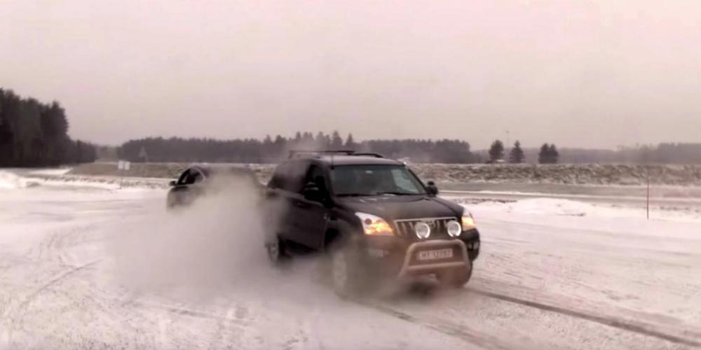 Tesla Model X и Toyota Land Cruiser сыграли в перетягивание каната