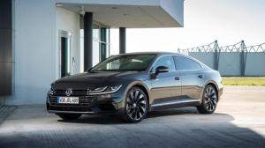 «Заряженный» VW Arteon R получит «турбошестерку»