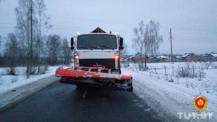 В Минской области под колесами снегоуборочной техники погиб пешеход