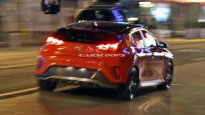 Новый Hyundai Veloster сфотографировали без камуфляжа