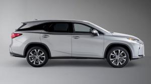 Lexus предложит россиянам семиместный кроссовер RX L