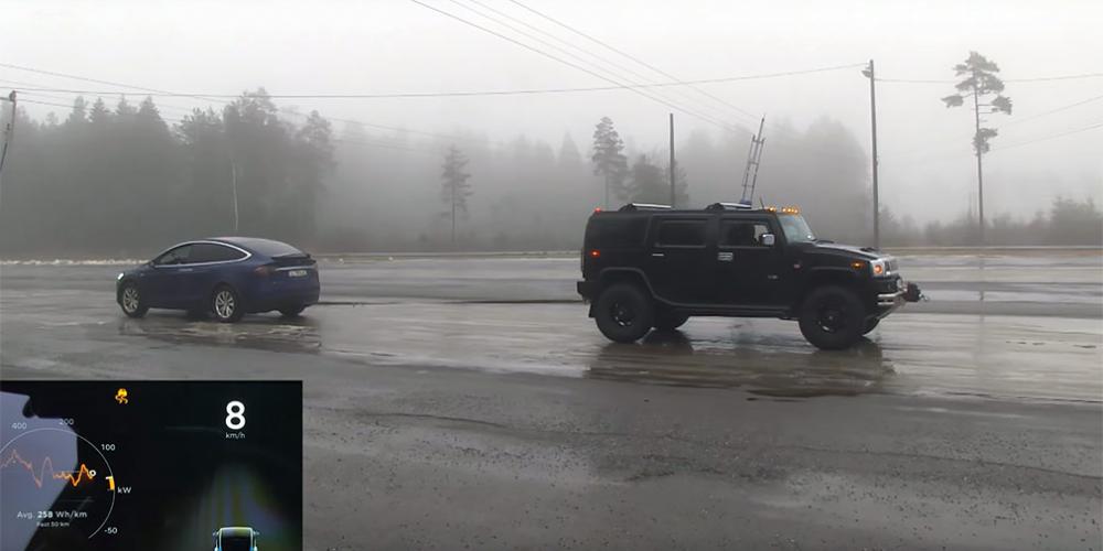 Tesla Model X и Hummer посоревновались в перетягивании каната