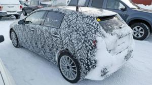 Mercedes впервые вывел на тесты гибридный A-Class нового поколения
