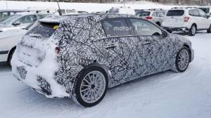 Mercedes впервые вывел на тесты гибридный A-Class нового поколения
